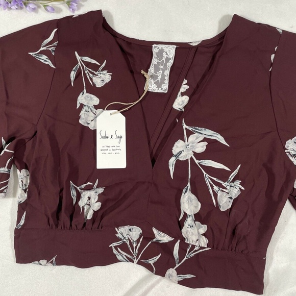 NWT Sadie & Sage [ Large ] Floral Flutter Sleeve‎ Cropped Top in Burgundy - Picture 4 of 12